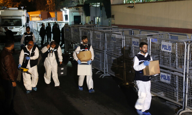 image: Politi søker etter levningene til Khashoggi i et skogsområde